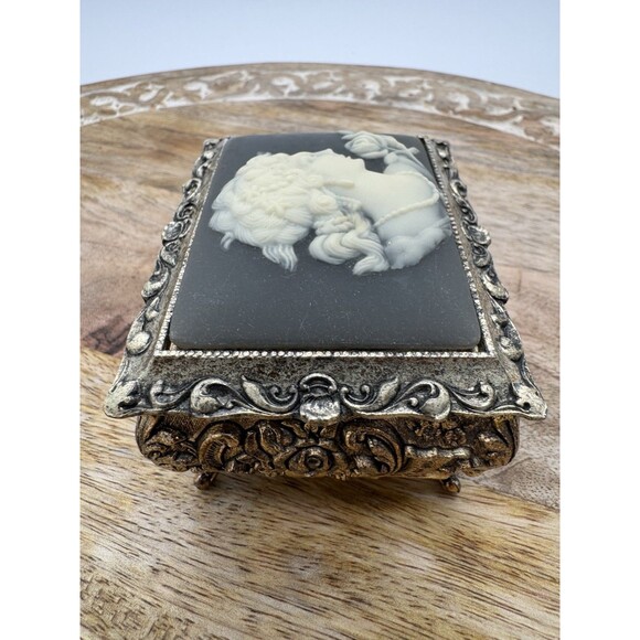 Westland Co. Cameo Music Box Lady Rose Rectangle Black White Japan Works Gold - Picture 5 of 7